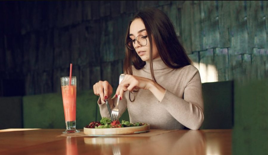 क्या आप भी खाते हैं देर रात खाना? अगर हां, जो जान लीजिये इसके नुकसान