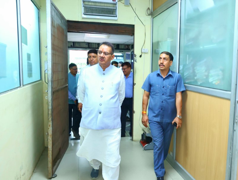 सैनिक कल्याण मंत्री गणेश जोशी ने उपनल कार्यालय का किया औचक निरीक्षण