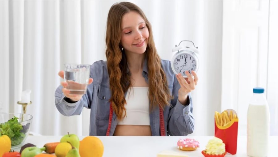 क्या इंटरमिटेंट फास्टिंग सुरक्षित है? आइये जानते हैं इसके फायदे और नुकसान