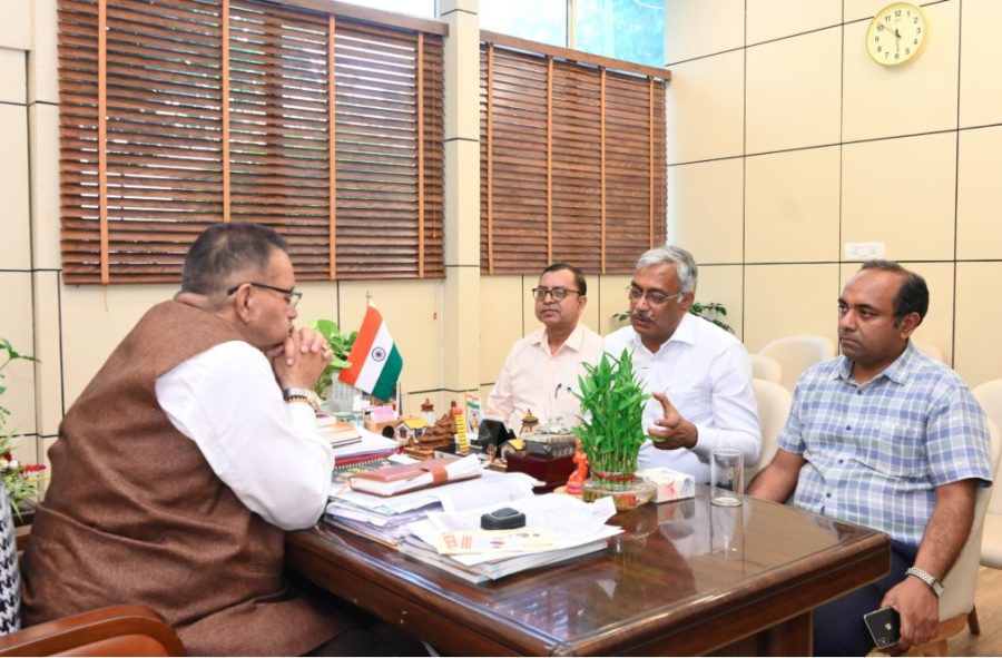 कृषि आधारित उद्योगों पर मण्डी शुल्क में छूट को लेकर कृषि मंत्री गणेश जोशी से मिला चैंबर ऑफ कॉमर्स का प्रतिनिधिमंडल