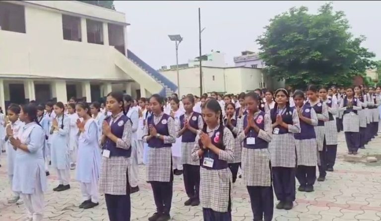 प्रार्थना सभा में गीता के श्लोकों के पाठ पर बवाल, एससी-एसटी शिक्षक संघ ने जताया विरोध