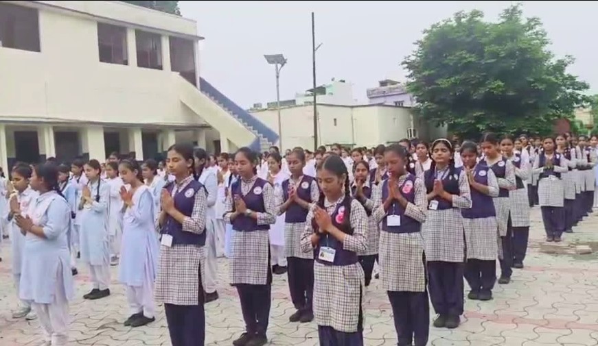 प्रार्थना सभा में गीता के श्लोकों के पाठ पर बवाल, एससी-एसटी शिक्षक संघ ने जताया विरोध