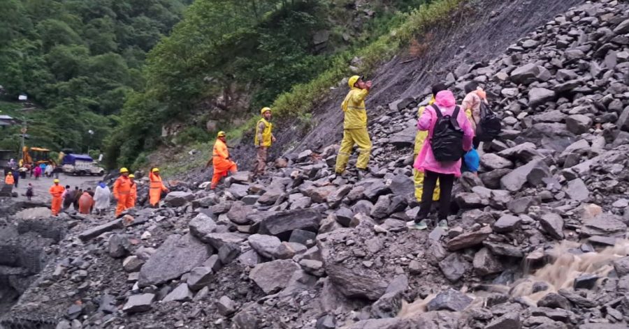 केदारनाथ यात्रा मार्ग अवरुद्ध होने की स्थिति में प्रशासन कर रहा है त्वरित कार्रवाई केदारनाथ यात्रा मार्ग अवरुद्ध होने की स्थिति में प्रशासन कर रहा है त्वरित कार्रवाई