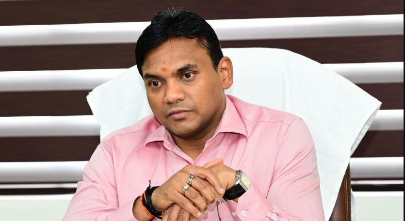 बागेश्वर अस्पताल प्रकरण : जांच समिति की रिपोर्ट पर भड़के स्वास्थ्य सचिव