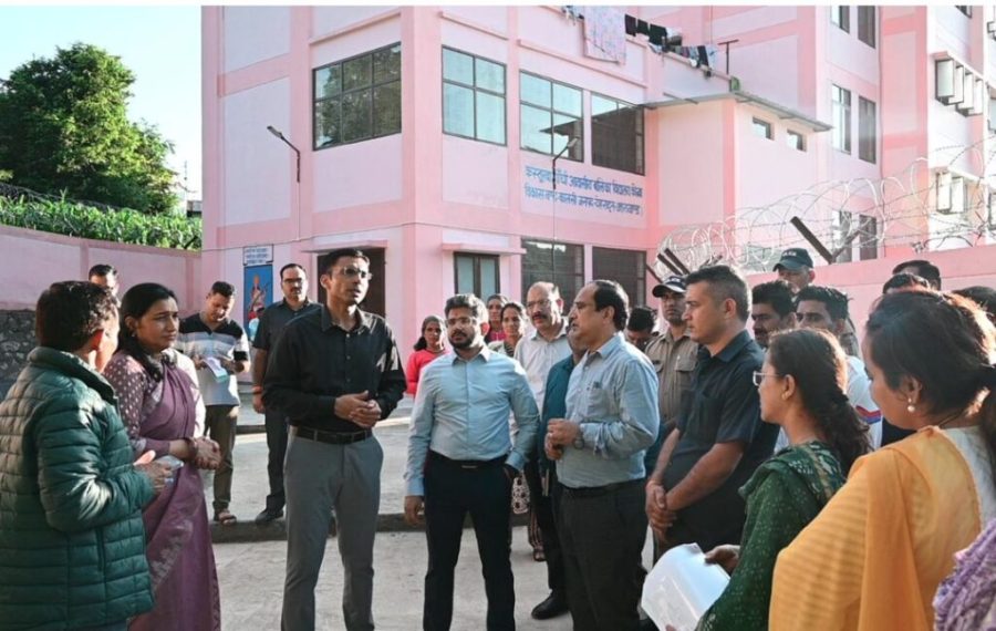 डीएम सविन बंसल ने कस्तूरबा गांधी विद्यालय का निरीक्षण कर व्यवस्थाओं का लिया जायजा