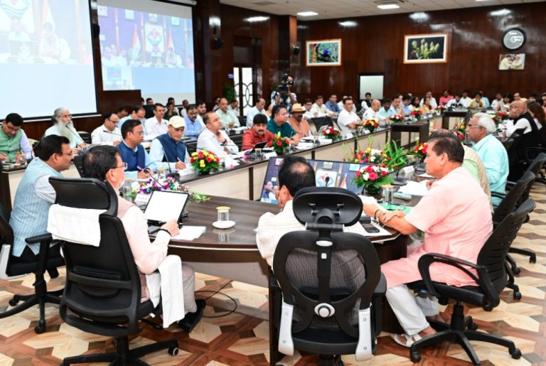 मुख्यमंत्री धामी ने दिए निर्देश: विकास कार्यों में लाएं तेजी, जन समस्याओं का करें त्वरित समाधान