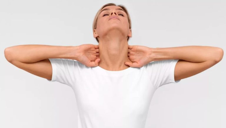 बिना दवा और सर्जरी के दूर करें ‘बफेलो हंप’, अपनाएं ये असरदार योगासन