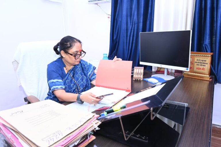 अफसरों की लापरवाही से जनता को न हो समस्या – ऋतु खण्डूडी भूषण