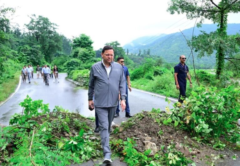 सीएम धामी ने केसरवाला और मालदेवता क्षेत्र में आपदा प्रभावित क्षेत्रों का किया स्थलीय निरीक्षण