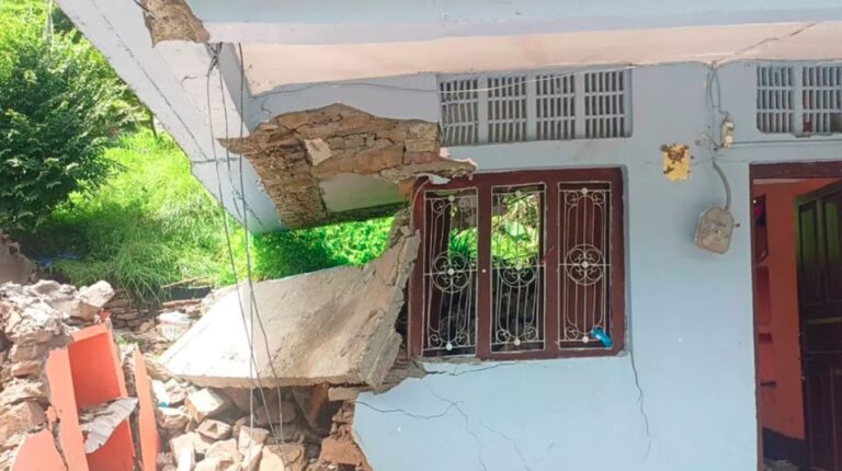 नंदानगर में भू-धंसाव का कहर, सात भवन जमींदोज – 16 खतरे में