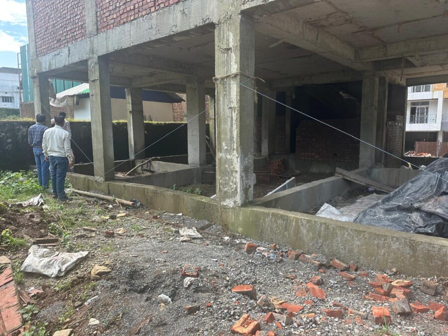 अवैध निर्माण पर एमडीडीए की सख्त कार्यवाही, बहुमंजिले भवन को किया सील