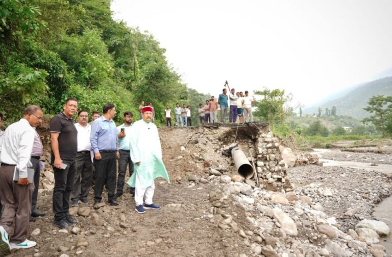 महाराज ने भारी वर्षा, भूस्खलन से प्रभावित क्षेत्रों का किया स्थलीय निरीक्षण