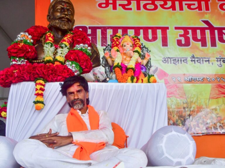 मराठा आरक्षण आंदोलन शांतिपूर्वक समाप्त, सरकार ने मानी 6 मांगें