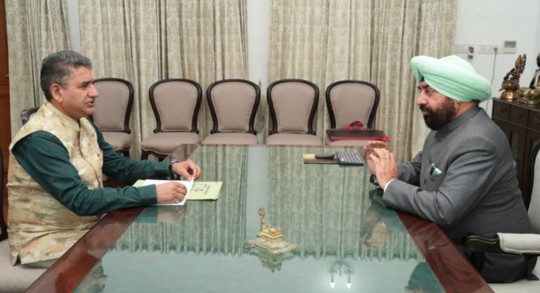 संस्कृत शिक्षा विभाग के सचिव दीपक कुमार ने राज्यपाल से की शिष्टाचार भेंट