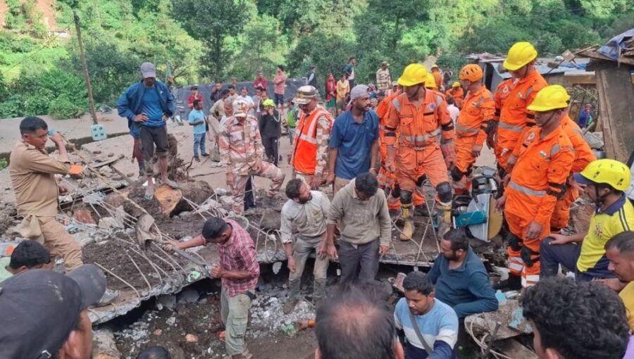 चमोली आपदा- मलबे में दबा परिवार, मां और जुड़वा बच्चों की दर्दनाक मौत