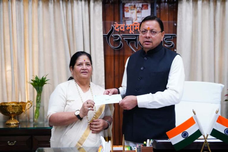 बछेंद्री पाल ने मुख्यमंत्री राहत कोष में दिए 10 लाख रुपये, सीएम ने जताया आभार