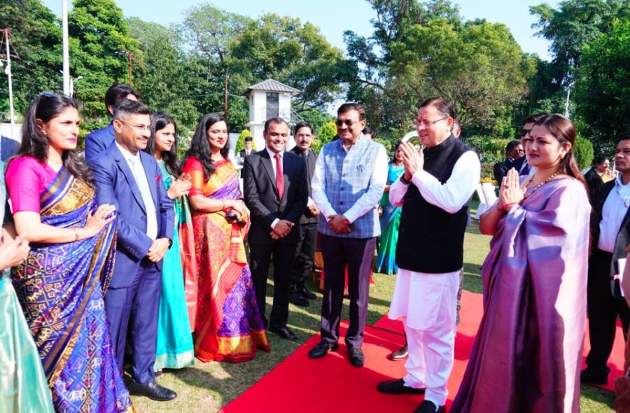 मुख्यमंत्री आवास में IAS अधिकारियों की अनौपचारिक बैठक, सीएम धामी बोले— “ये दशक उत्तराखंड का दशक”