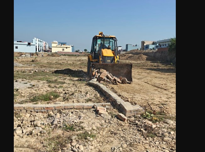 शिमला बाईपास क्षेत्र में एमडीडीए की बड़ी कार्रवाई, अवैध प्लॉटिंग ध्वस्त और अवैध व्यावसायिक निर्माण सील