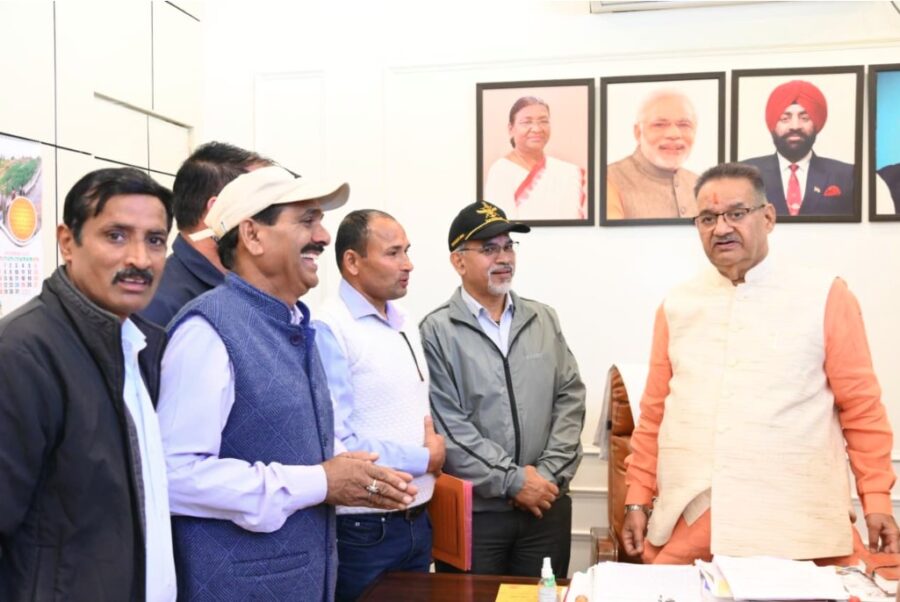 ग्राम्य विकास मंत्री गणेश जोशी से खत्याड़ी गांव प्रतिनिधिमंडल ने की मुलाकात ग्राम्य विकास मंत्री गणेश जोशी से खत्याड़ी गांव प्रतिनिधिमंडल ने की मुलाकात