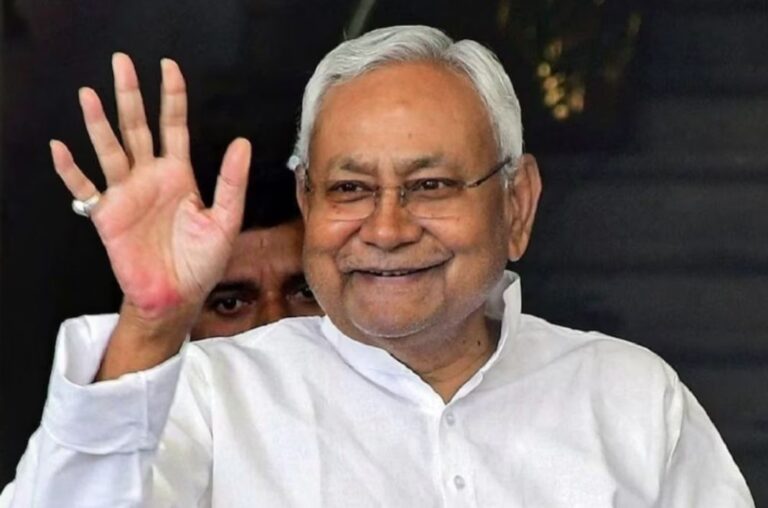 नीतीश कुमार ने रचा इतिहास- दसवीं बार ली मुख्यमंत्री पद की शपथ