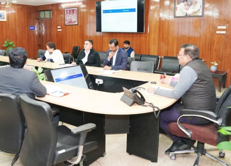 पीएमश्री स्कूलों में कम्प्यूटर लैब एवं पुस्तकालयों के स्थापना में तेजी लायी जाए- मुख्य सचिव