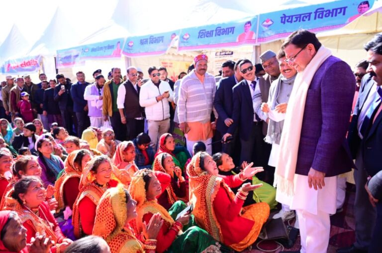 ताड़ीखेत में बहुउद्देशीय शिविर आयोजित, मुख्यमंत्री ने किया सभी विभागों के स्टालों का निरीक्षण