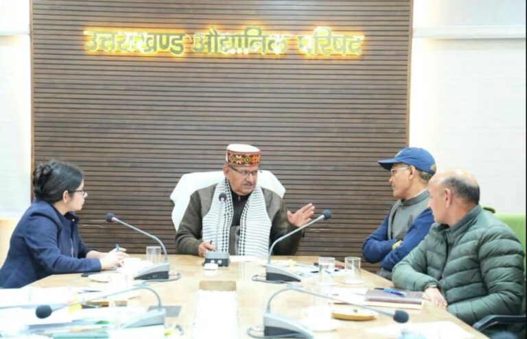 देहरादून में कृषि-उद्यान अधिकारियों की बैठक, गणेश जोशी ने पॉलीहाउस योजना की समीक्षा की