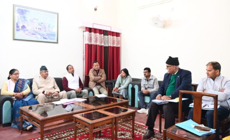 योजनाओं को गाँवो तक पहुंचाने के लिए कार्यशालाओं का आयोजन करें अधिकारी- मंत्री गणेश जोशी