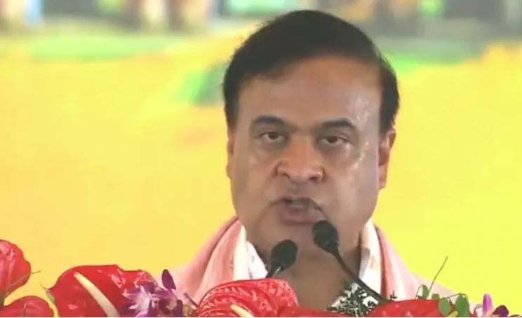 हिमंत बिस्वा सरमा दूसरी बार बने असम के मुख्यमंत्री, राज्यपाल ने दिलाई शपथ हिमंत बिस्वा सरमा दूसरी बार बने असम के मुख्यमंत्री, राज्यपाल ने दिलाई शपथ